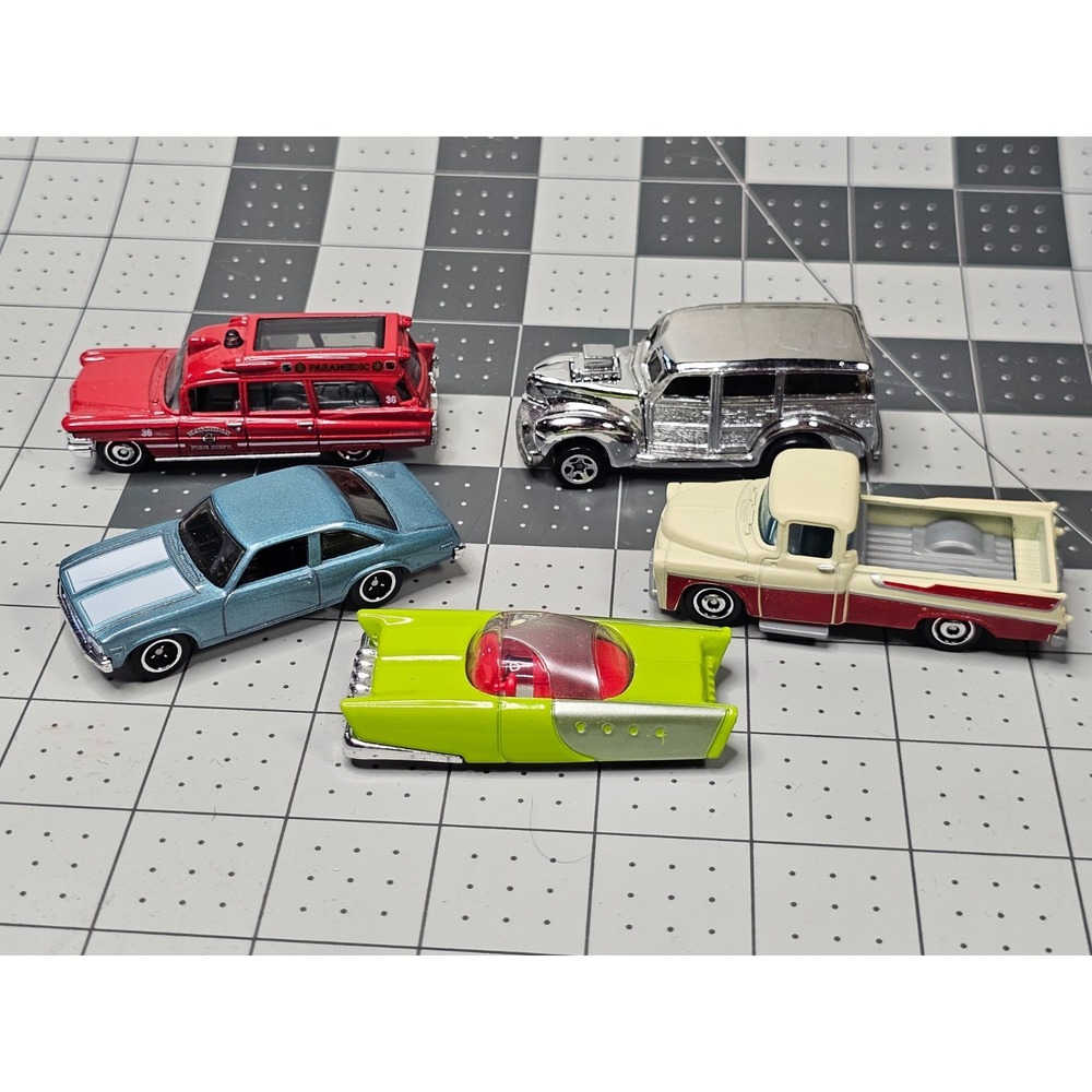 Matchbox & Hot Wheels Cars- 5 Piece Lot - 1950s 60s 70s Style & Ambulance